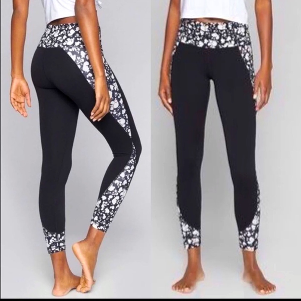 Athleta Paint Salutation 7/8 Legging